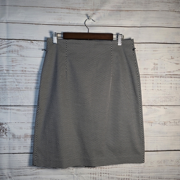 Worthington Dresses & Skirts - Worthington Size 12 Black & White Textured Dot Pattern Pencil Skirt Officecore